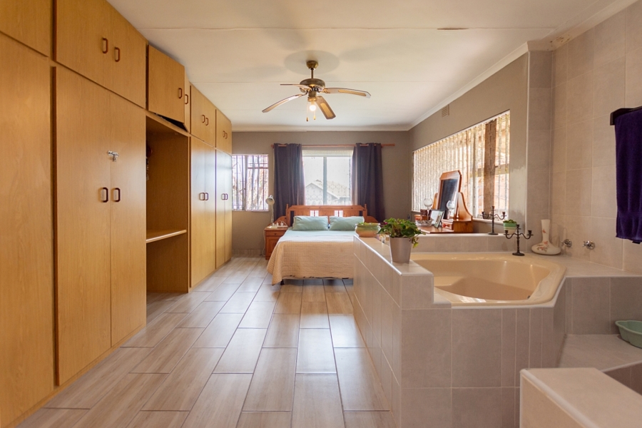 5 Bedroom Property for Sale in Vredenburg Western Cape